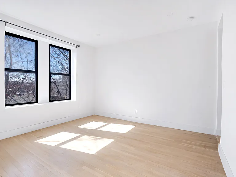 246 Bainbridge St #8 — Photo 2