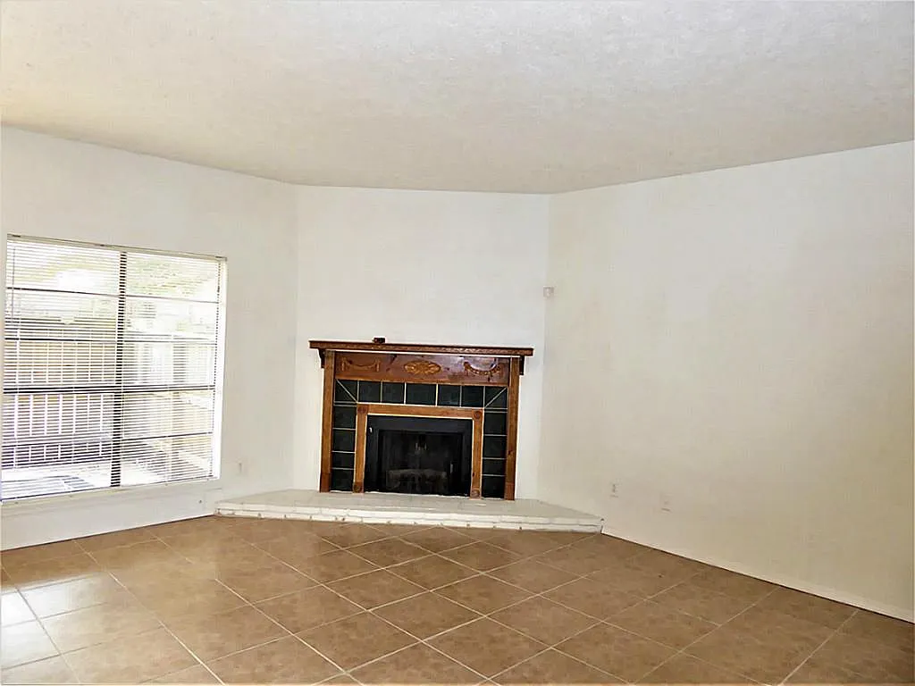 1 bed, 836 sqft, $1,100 — Photo 2