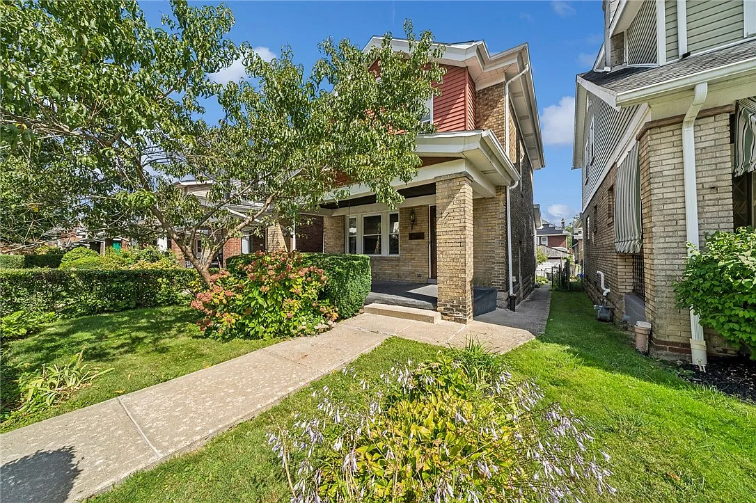 1424 Jancey St photo 1