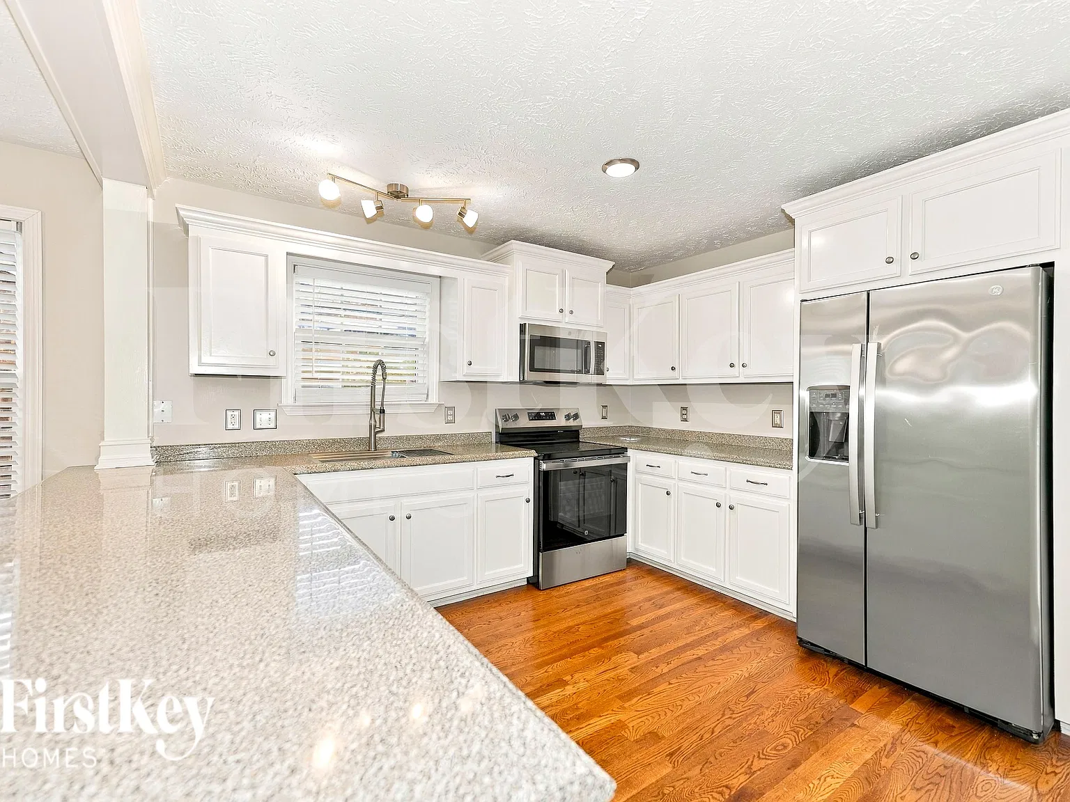 4 bed, 2.5 bath, 2303 sqft, $2,130 — Photo 4