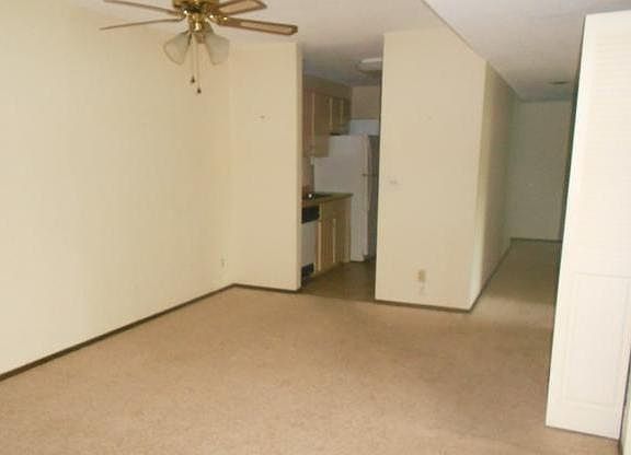 5th image of 132 Demont Ave E APT 122