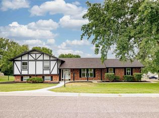 21 Berkshire Dr, Washington, MO 63090
