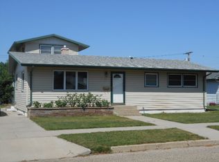 917 3rd Ave E, Mobridge, SD 57601