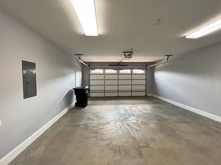1121 Andalusian Way — Photo 35