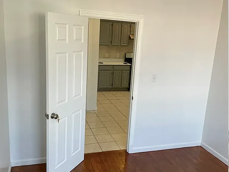 235 Starr St #2L — Photo 8