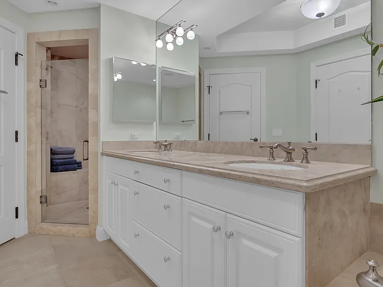 9031 Somerset Bay Ln #202 — Photo 10
