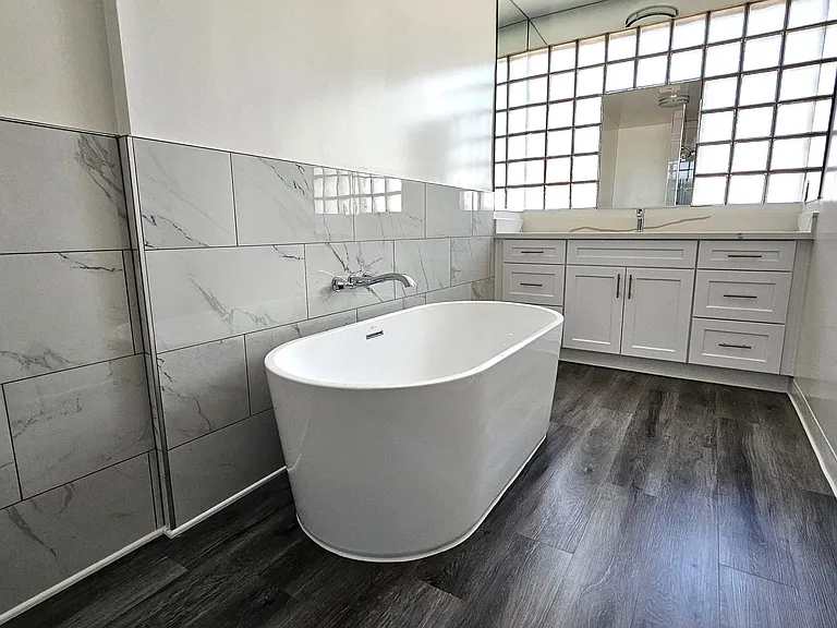 Lindbrook Manor Apartments — Photo 55