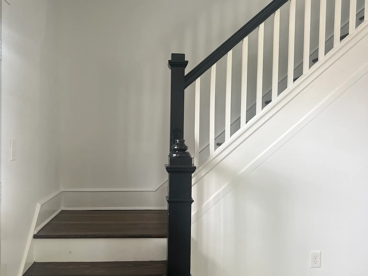 3 bed, 1.5 bath, 1200 sqft, $3,300 — Photo 2