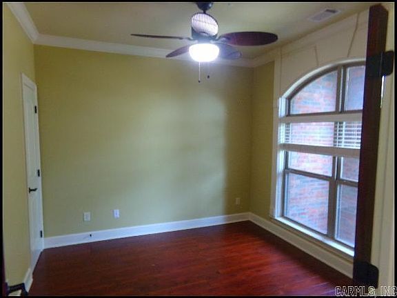 3rd image of 111 Chelle Ln