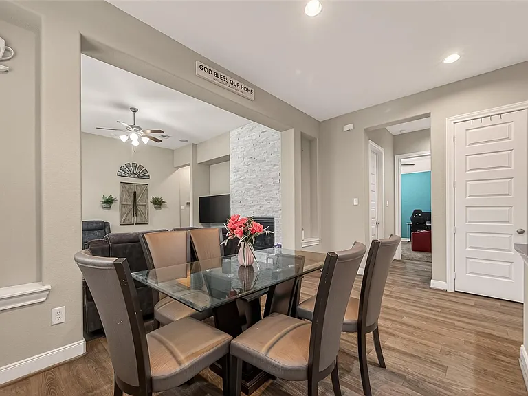 2209 Hidden Meadow Ln — Photo 12