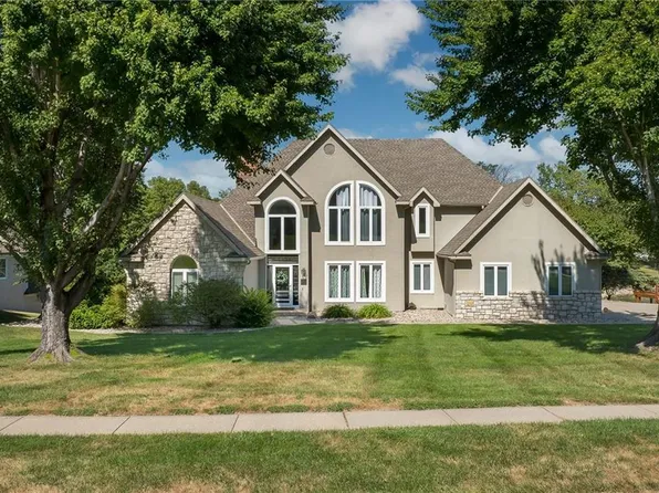 4603 S Lakewood Dr, Saint Joseph, MO 64506