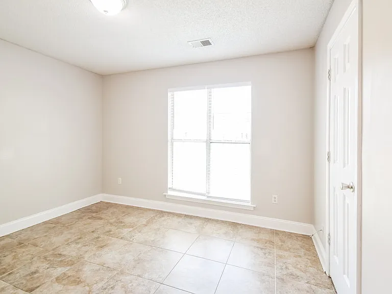 7711 Iris Cv — Photo 14