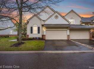 38182 Saratoga Cir, Farmington, MI 48331