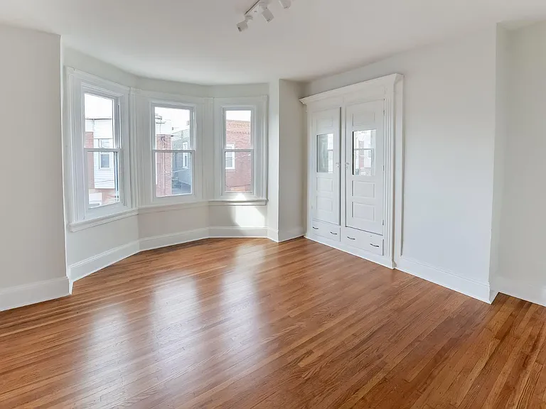 1909 S Woodstock St — Photo 12