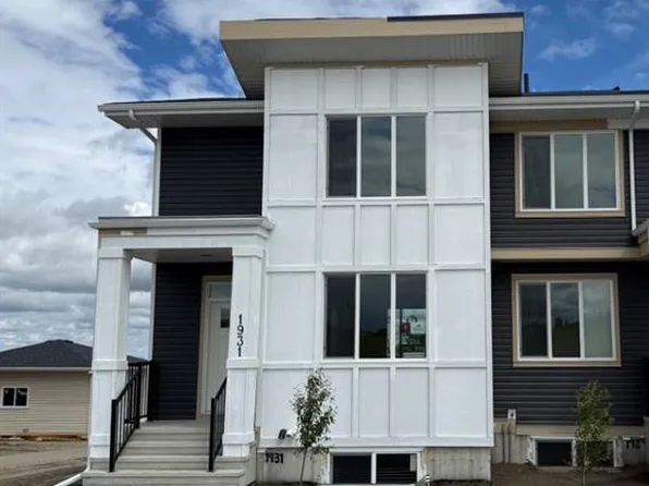 1931 W McCaskill Dr, Crossfield, AB T0M 0S0