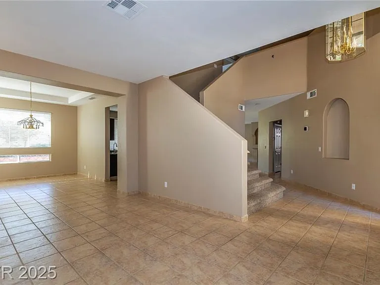 2121 Whitebirch Ln — Photo 8