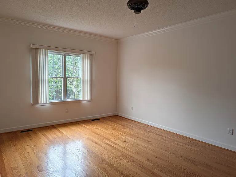 133 Bryant Dr — Photo 8