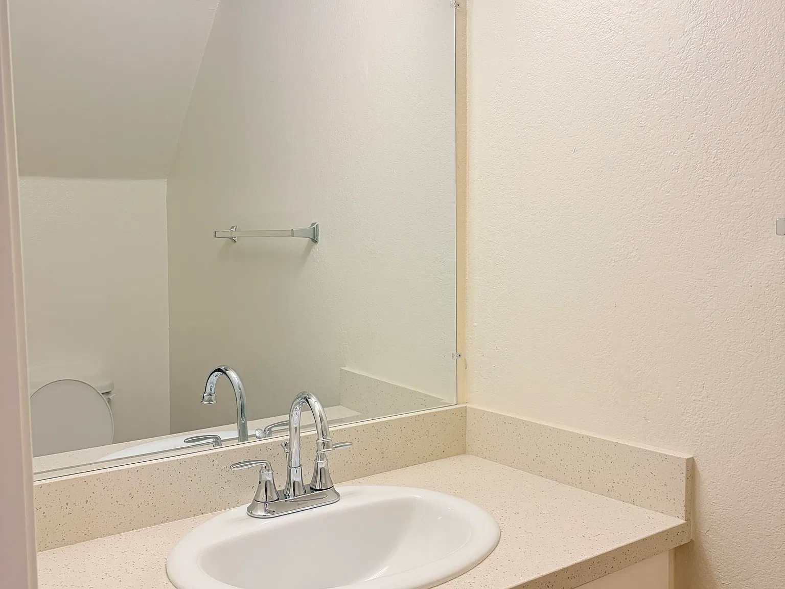 615 W Milford St — Photo 3
