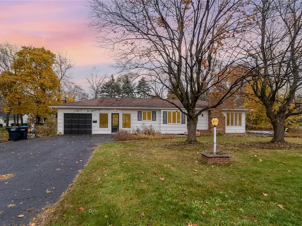 110 Cedargrove Dr, Rochester, NY 14617