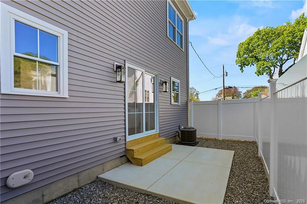 3 bed, 2.5 bath, 1530 sqft, $4,200 — Photo 2