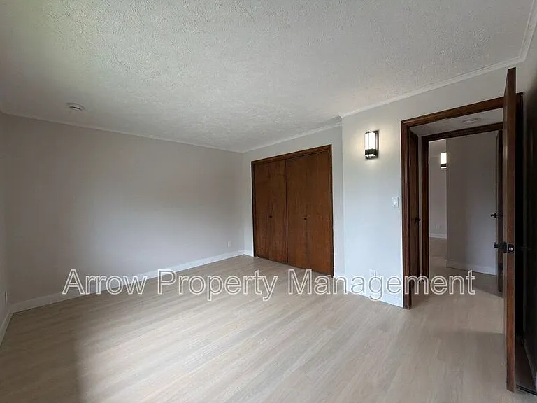 3341 Holdrege St #10 — Photo 8