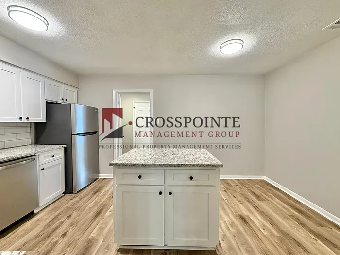 715 S Porter Ave — Photo 4