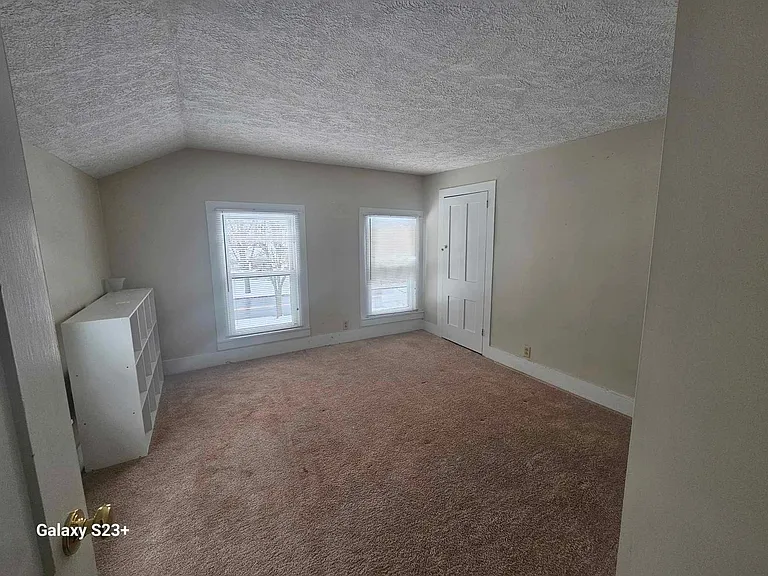 547 E Main St — Photo 13