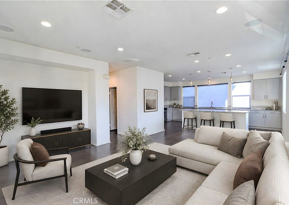 1st image of 809 N Dalton Ave Unit 104