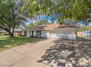 728 Glenhaven Dr, Hurst, TX 76054