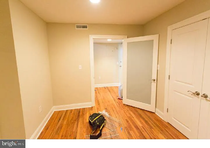 2 bed, 1.0 bath, 5286 sqft, $3,300 — Photo 3