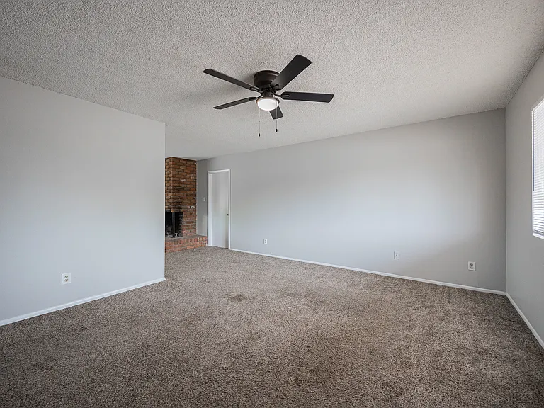 427 E Malibu Dr — Photo 4