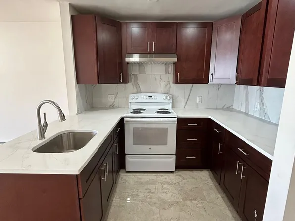 24 High St, Mount Holly, NJ 08060