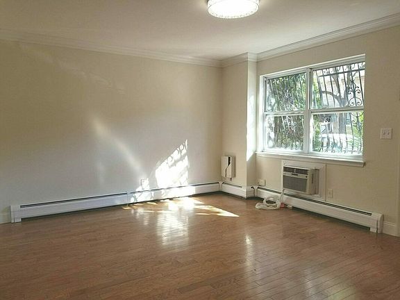 4th image of 54 Underhill Ave #1