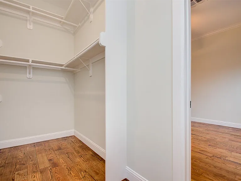 1733 Tuam St — Photo 38