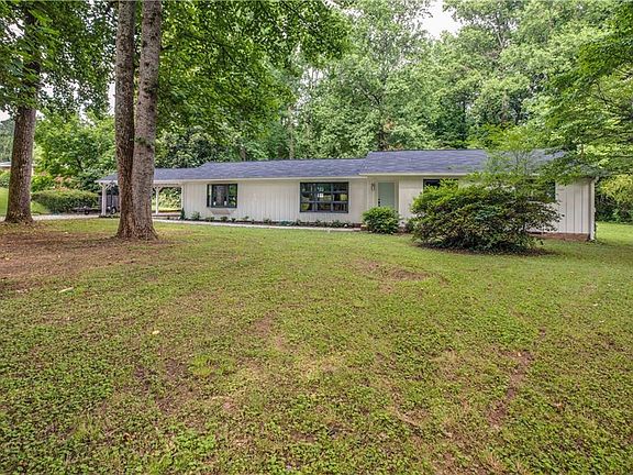 2nd image of 825 Flagler Cir SE