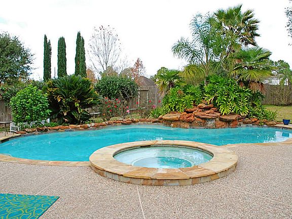 5th image of 18106 Courtly Estates Ln