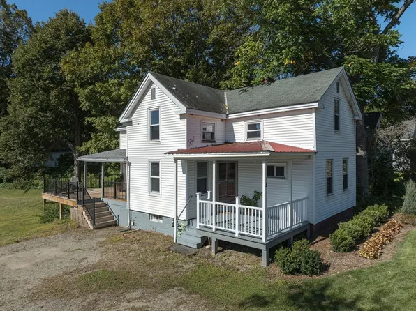 3 Williams St, Williamsburg, MA 01096