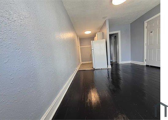 4th image of 2454 Benton Blvd