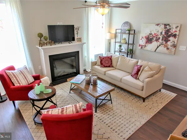 71 Colchester Ct, Bunker Hill, WV 25413