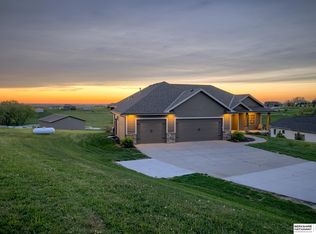 18712 Prairie Ridge Cir, Louisville, NE 68037