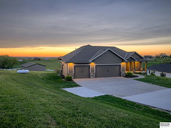 18712 Prairie Ridge Cir, Louisville, NE 68037