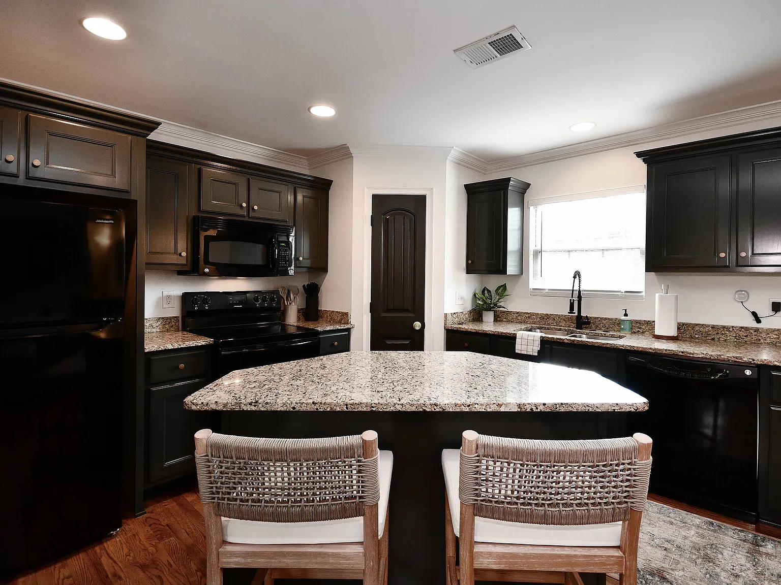 7 Hamilton Avenue - 7 — Photo 3
