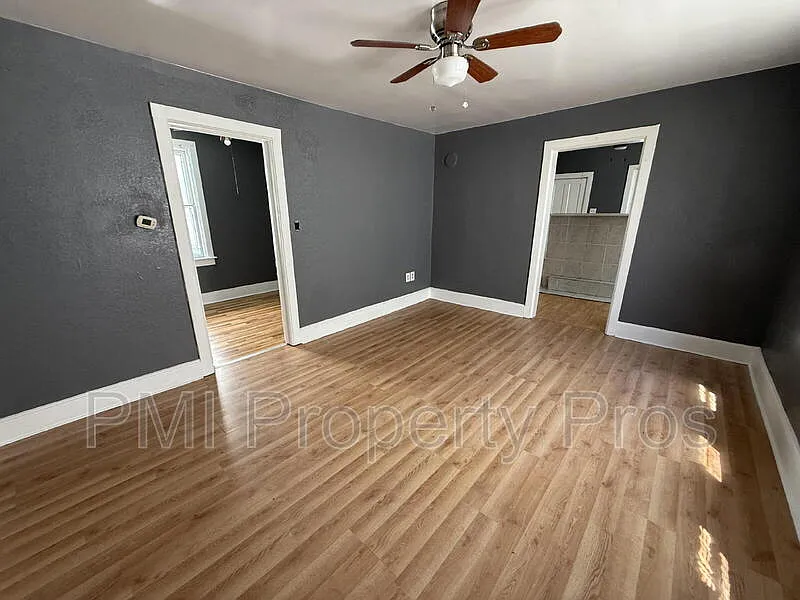 2 bed, 1.0 bath, 934 sqft, $1,450 — Photo 2