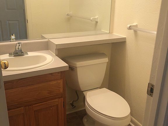 3rd image of 915 Ithaca Ct