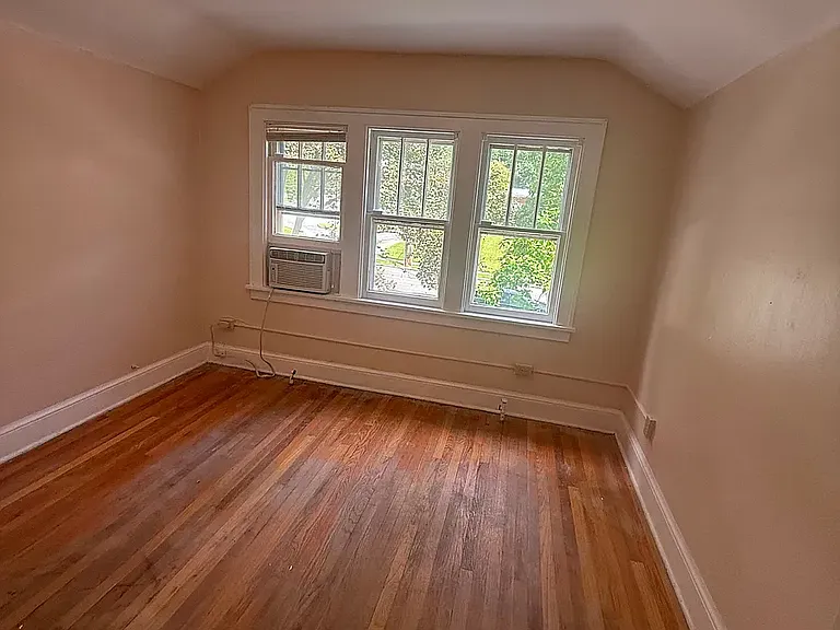 2115 Burdett Ave — Photo 5