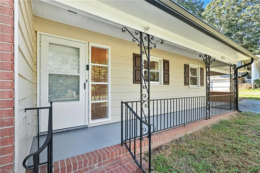1 bed, 1.0 bath, $695 — Photo 3