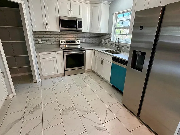 9804 Royal Commerce Pl — Photo 4