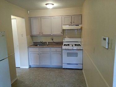 3rd image of 3857 Wisconsin Ave