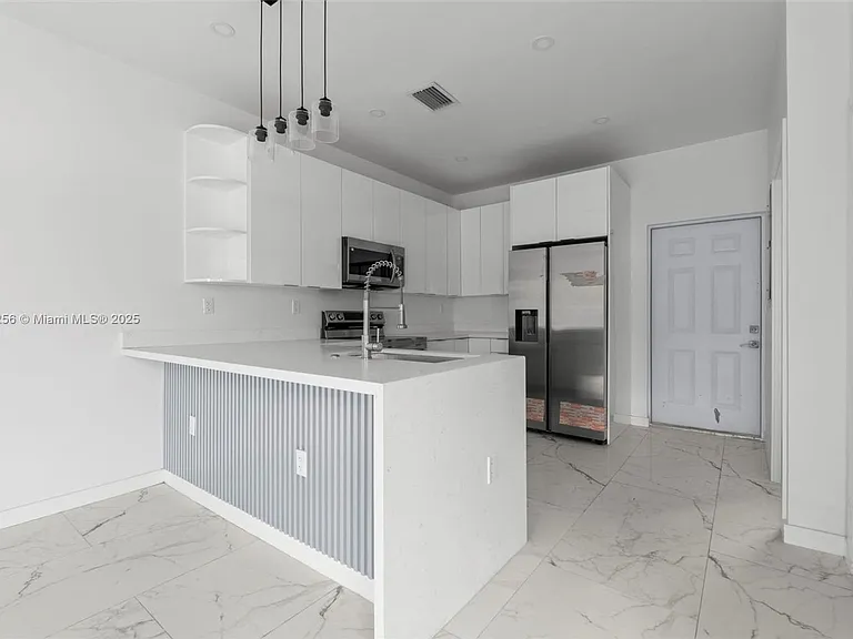 2143 NW 4th St #2 — Photo 3