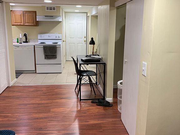 3rd image of 1141 N Winchester Ave #1RB
